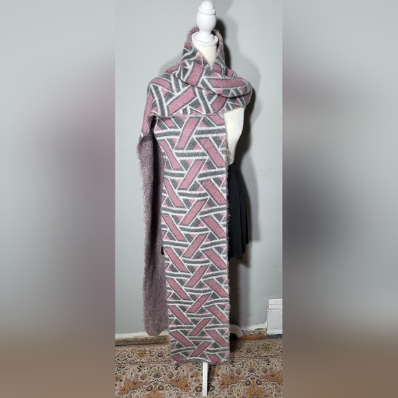 NWOT ASOS Soft Pink and Gray Geometric Scarf Ultra Long and Cozy - Picture 4 of 6